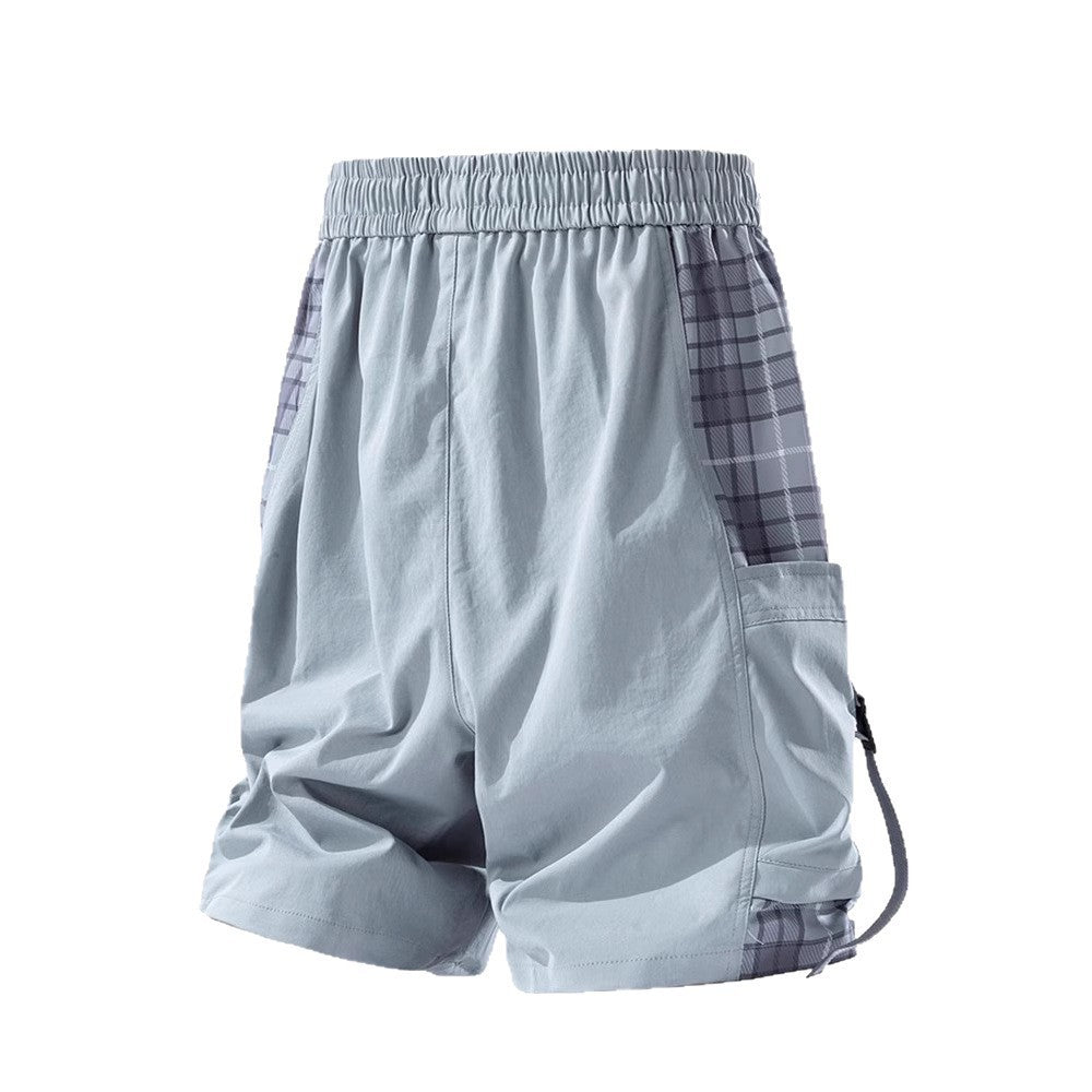 Shorts uomo larghi stile cargo con cuciture a quadri (plaid stitching). Comodi, casual e versatili, ideali per outfit estivi.