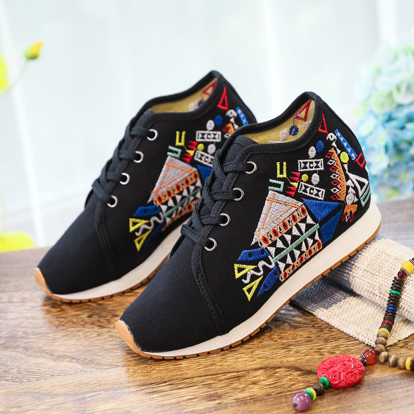Autumn And Winter Fleece-lined Canvas Embroidered Sneaker