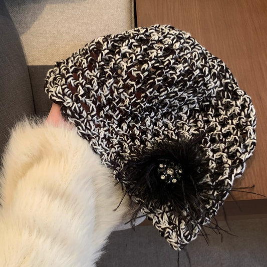 🪶 Cappello donna in maglia rétro con piuma, caldo e versatile